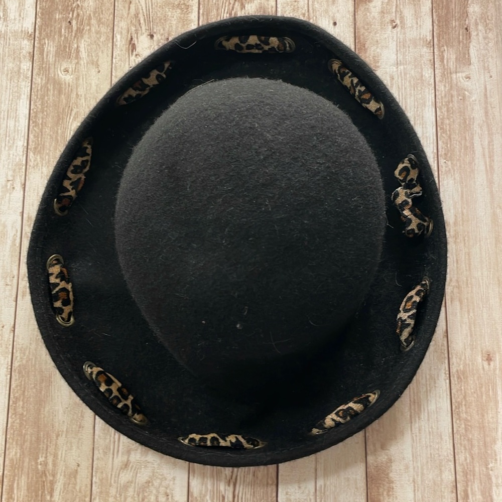 Women’s vintage 100% wool Bowler black hat with leopard print accents